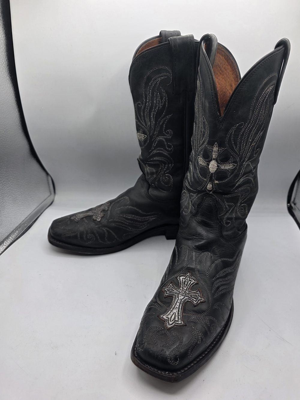 Tony Lama Black Leather Western Boots with Cross Embellishments Woman's Size 8.